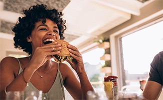 Invisalign patient in Beachwood eating after removing their aligners