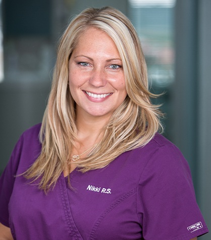 Dental assistant Nikki